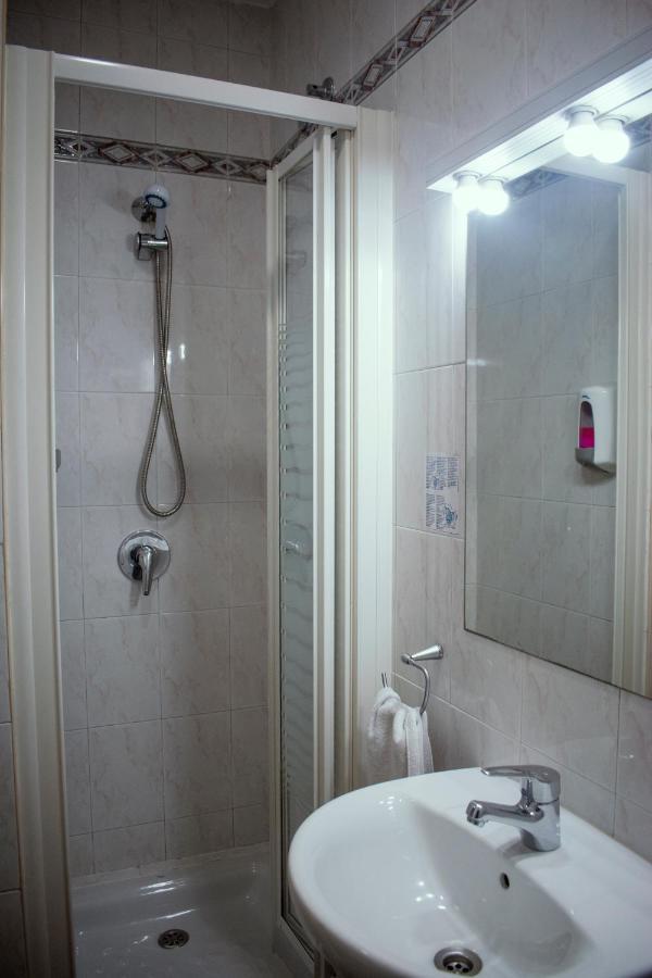 Hostal Artico Madrid Kültér fotó