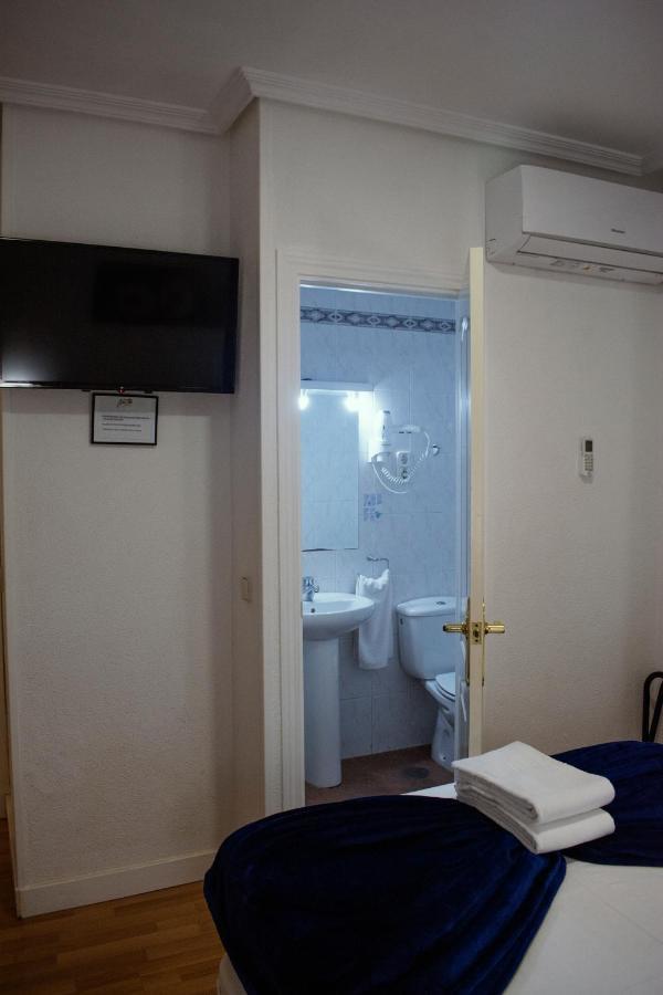 Hostal Artico Madrid Kültér fotó
