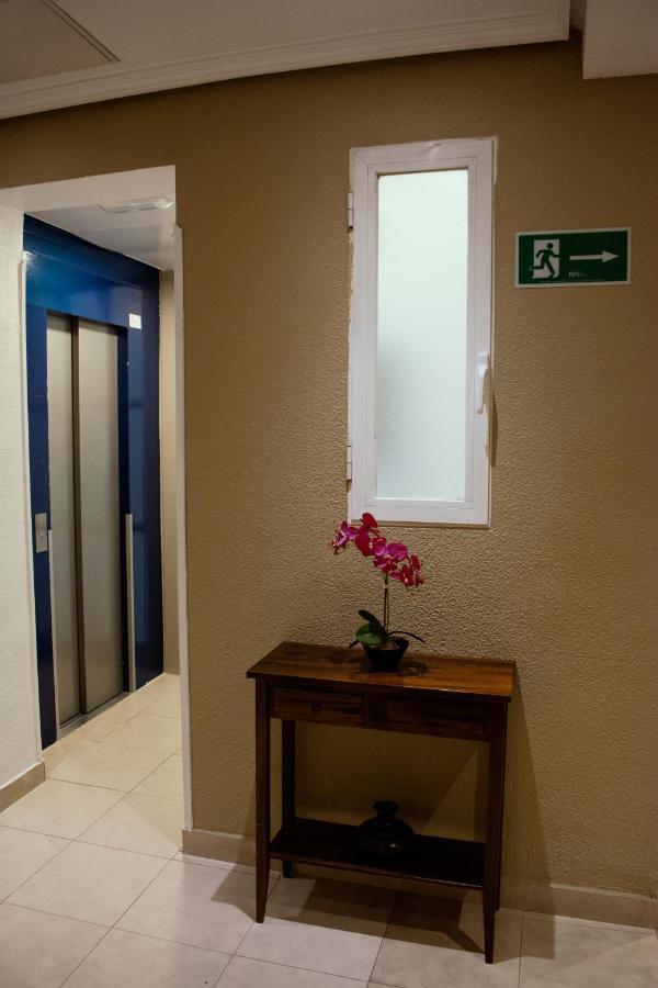 Hostal Artico Madrid Kültér fotó