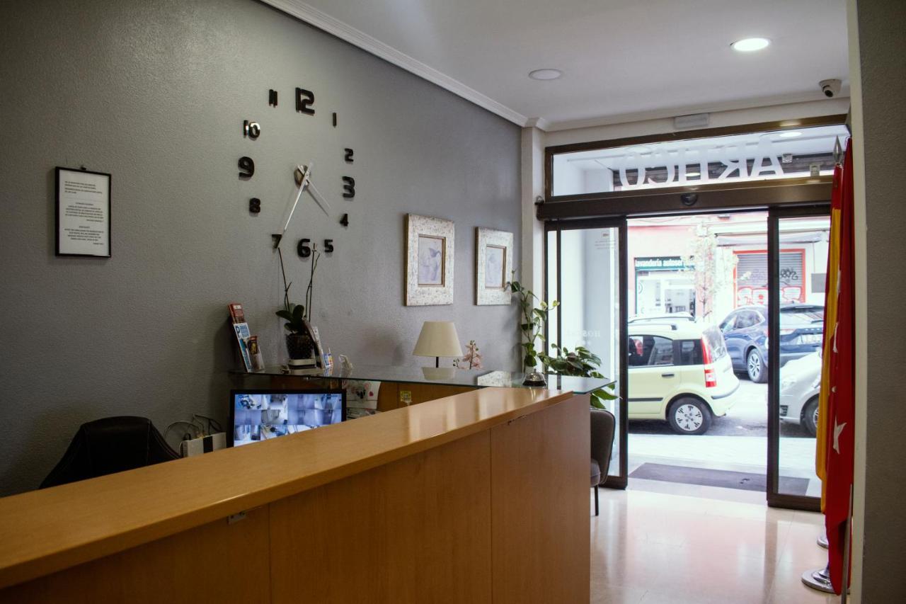 Hostal Artico Madrid Kültér fotó