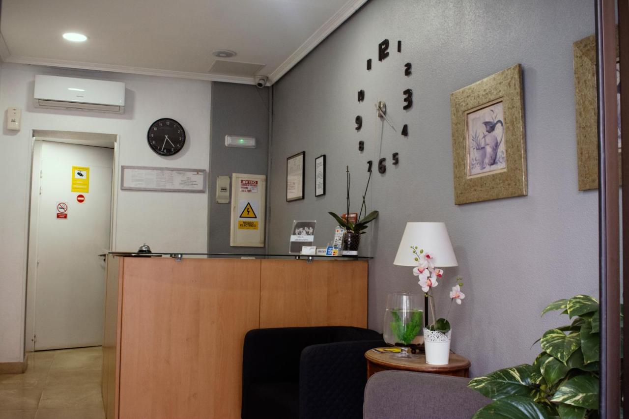 Hostal Artico Madrid Kültér fotó
